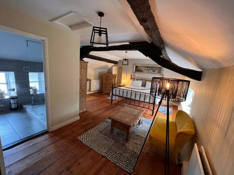 Bed, Photo of the whole room