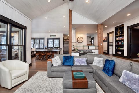 Whispering Pines Chalet House in Whitefish