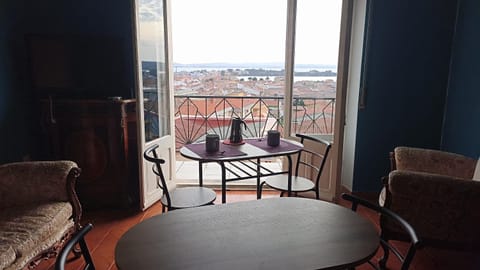 View (from property/room), Balcony/Terrace, Seating area, Dining area