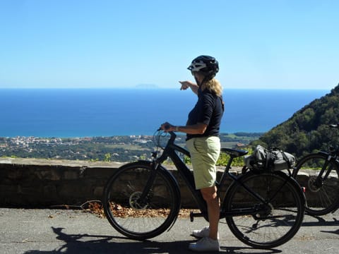 Natural landscape, Cycling, Sea view, group of guests