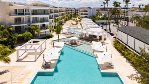Property building, Pool view, Swimming pool