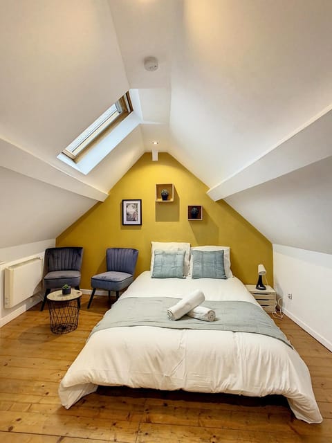 Bed, Photo of the whole room