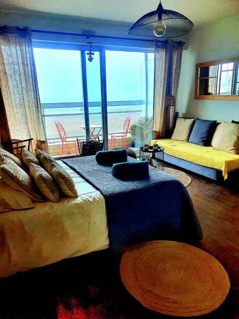Living room, Photo of the whole room