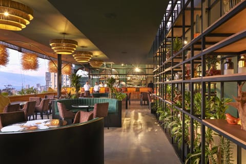 Restaurant/places to eat, Balcony/Terrace