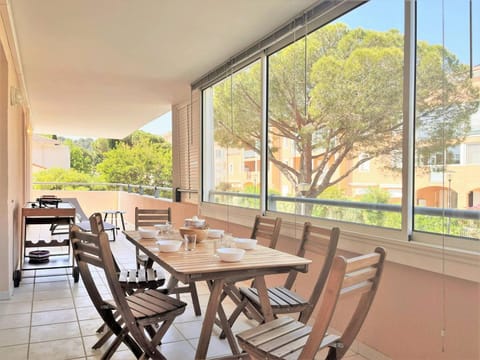 Appartement climatisé avec piscine, terrasse et parking - 6 couchages, près de la plage - FR-1-251-451 Apartment in Le Lavandou