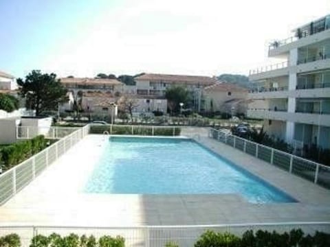 Appartement climatisé avec piscine, terrasse et parking - 6 couchages, près de la plage - FR-1-251-451 Apartment in Le Lavandou