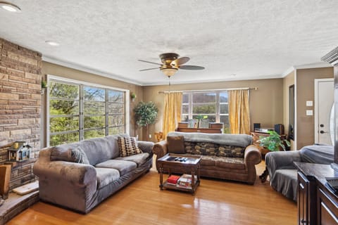 Mid-Century Vintage Brick Ranch Upstairs Guesthouse House in Sevierville