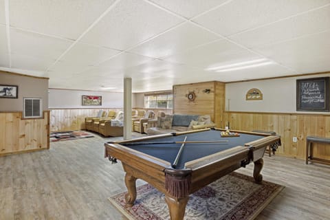 Billiard, Game Room