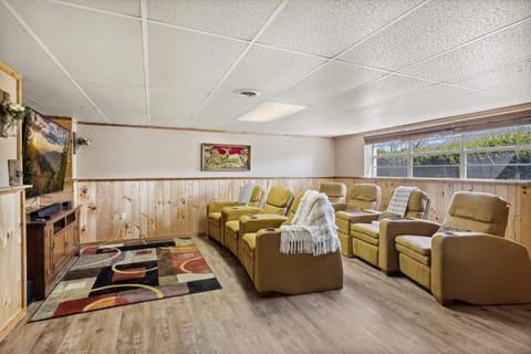 TV and multimedia, Living room, Seating area