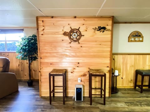 Modern Rustic Countryside Downstairs Guesthouse House in Sevierville