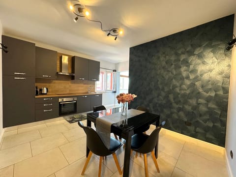 Kitchen or kitchenette, Dining area, oven, stove