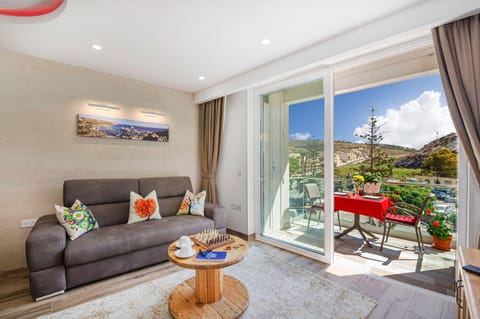 Day, Natural landscape, View (from property/room), Balcony/Terrace, Living room, Seating area, Mountain view