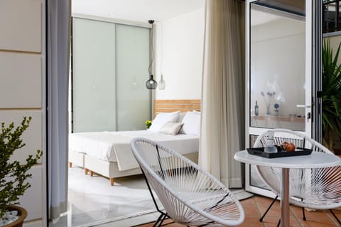 Bed, Photo of the whole room, Seating area, Bedroom, Pool view