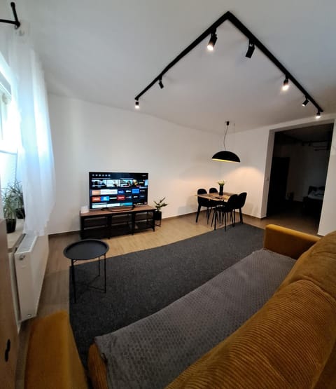 Communal lounge/ TV room, Living room, Seating area, Evening entertainment