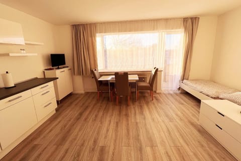 Kitchen or kitchenette, Seating area, Bedroom