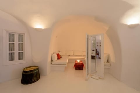 White House Villa Villa in Oia