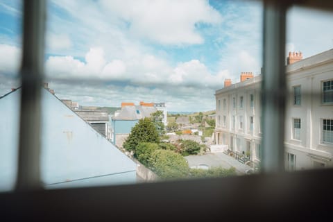 Lofty, elevated luxury apartment at Tenby Harbour House in Wales