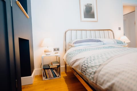 Lofty, elevated luxury apartment at Tenby Harbour House in Wales