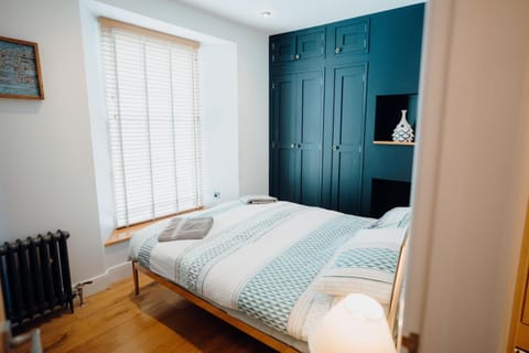 Lofty, elevated luxury apartment at Tenby Harbour House in Wales