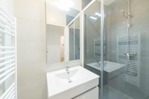 Suite Moderne Familiale 8 Pers - Disney 10m - 2 SDB Apartment in Bussy-Saint-Georges