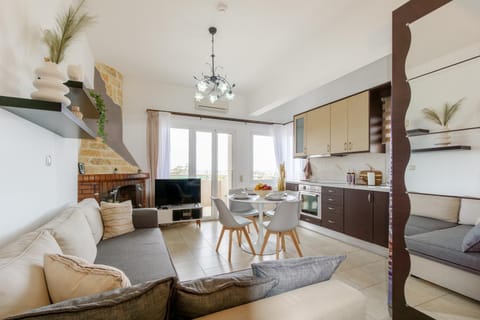 TV and multimedia, Living room, Photo of the whole room, Seating area, Dining area, Evening entertainment