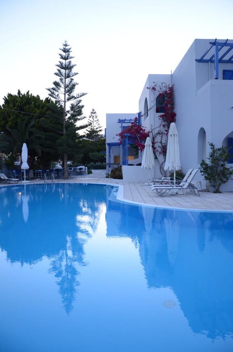 Property building, Swimming pool, Swimming pool