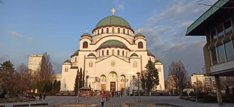 Nearby landmark, Neighbourhood