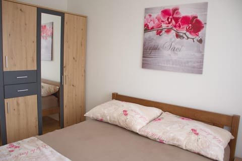 Bed, Bedroom, wardrobe