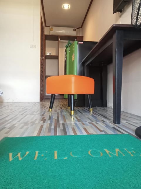 Seating area, air conditioner