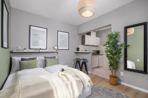 Bed, Kitchen or kitchenette, minibar, stove