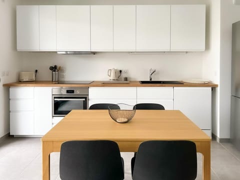 Coffee/tea facilities, Kitchen or kitchenette, Dining area, minibar, pet friendly, stove, toaster