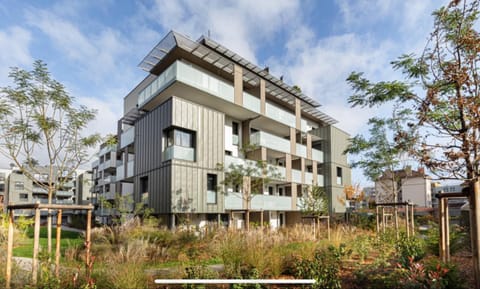 Property building, Spring, Day, Garden, Garden view