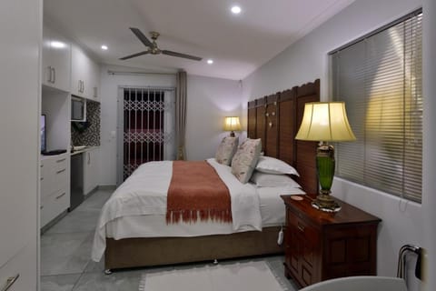 Bed, TV and multimedia, Bedroom, fireplace, wardrobe