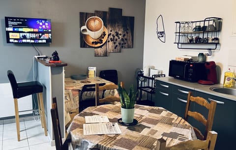 L'Arbre de Vy - T2 42m2 indépendant, 5 pers, garage, proche Gare Apartment in Le Mans