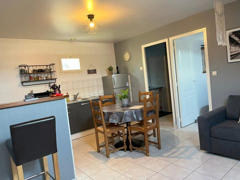 L'Arbre de Vy - T2 42m2 indépendant, 5 pers, garage, proche Gare Apartment in Le Mans