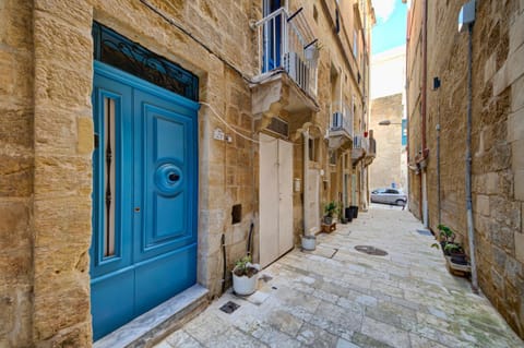 33 Sally Port Apartment in Valletta