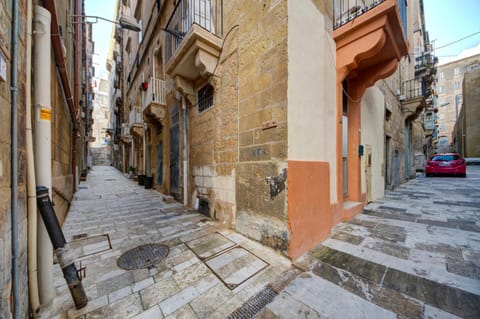 33 Sally Port Apartment in Valletta