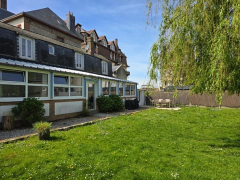 Maison avec jardin et parking gratuit House in Étretat