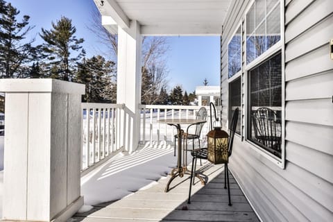 Base Camp Eagle River House in Eagle River