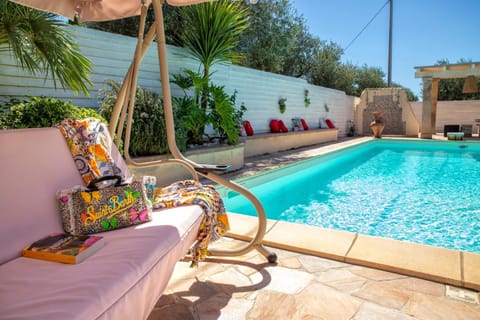 Property building, Natural landscape, Garden, Balcony/Terrace, Garden view, Pool view, Swimming pool, sunbed