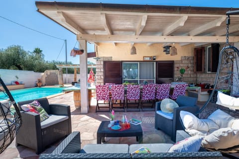 Property building, Patio, Day, Natural landscape, Pool view, Swimming pool, sunbed