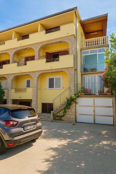 App for 2 Apartment in Šibenik-Knin County, Croatia