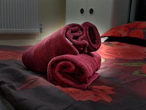 Bed, Bedroom, towels