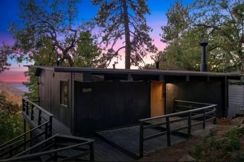 Updated Mountain Cabin Retreat with 180 views off Deck and Balcony Cabin in Running Springs