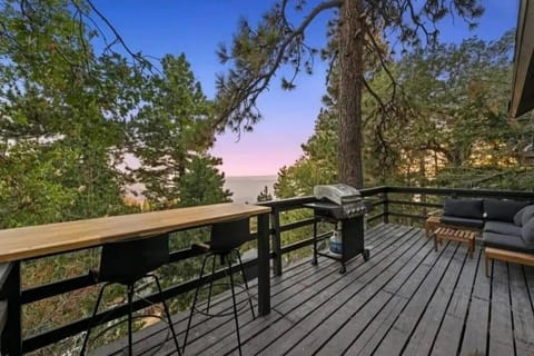 Updated Mountain Cabin Retreat with 180 views off Deck and Balcony Cabin in Running Springs