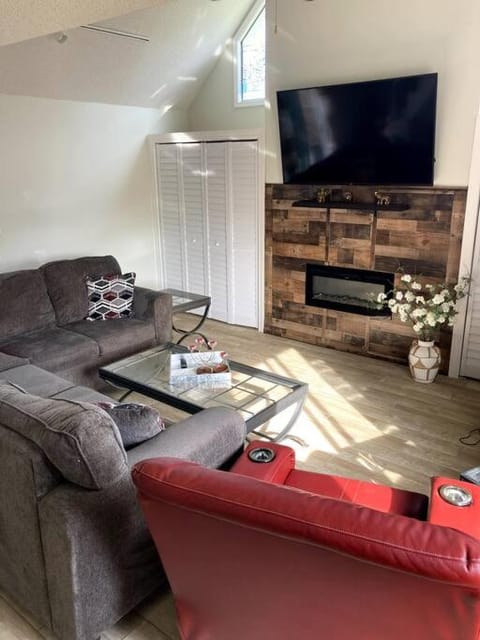 Very Private 3 Bed Home with HEATED Pool Palms and Big Fenced Yard House in Alabama