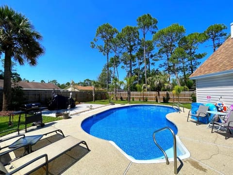 Very Private 3 Bed Home with HEATED Pool Palms and Big Fenced Yard House in Alabama