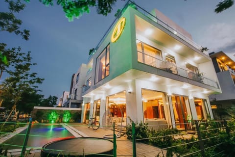 Property building, Night