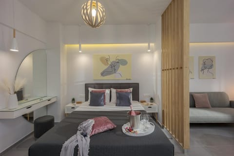 Bed, Seating area, towels