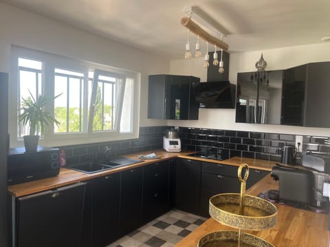 Haut de villa avec piscine privée et extérieur Villa in Provence-Alpes-Côte d'Azur